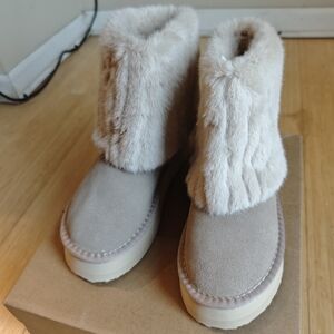 Cozy Cream Fur-Lined Women's Boots